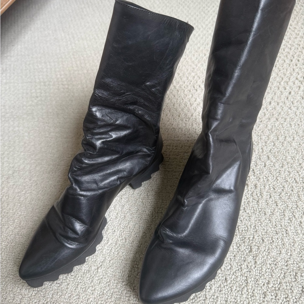 Elegant Black Leather Women's Boots